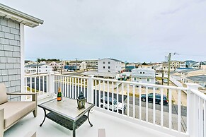 Sunny Brigantine Townhome: Walk to Beach