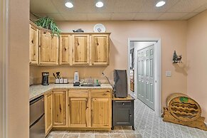 Near Trail Access & Beech Mtn Ski: 1st-floor Condo