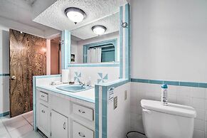 Lake Livingston Hideaway w/ Dock + Gas Grill!