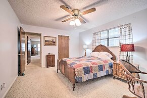 Lake Livingston Hideaway w/ Dock + Gas Grill!