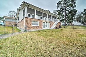 Lake Livingston Hideaway w/ Dock + Gas Grill!