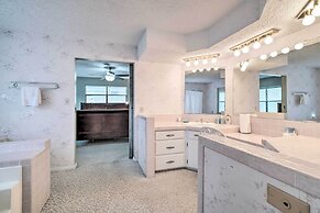 Lake Livingston Hideaway w/ Dock + Gas Grill!