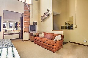 Pet-friendly Beech Mountain Condo: Walk to Slopes