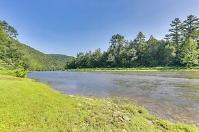Pet-friendly Hancock Home on the Delaware River!