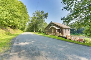 Pet-friendly Hancock Home on the Delaware River!