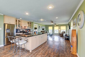 Sunny Freeport Home on Canal: Fish On-site!