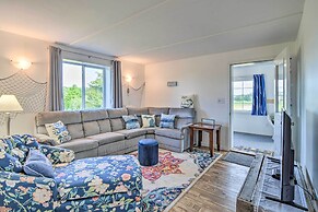 3 Mi to Lake Michigan: The Country Cottage