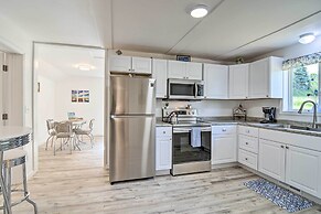 3 Mi to Lake Michigan: The Country Cottage