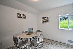 3 Mi to Lake Michigan: The Country Cottage