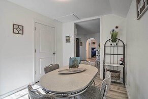 3 Mi to Lake Michigan: The Country Cottage