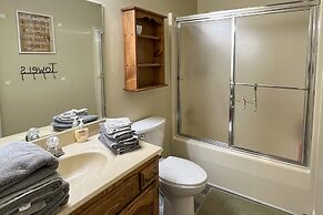 Spacious Bella Vista Home ~ 5 Mi to Lake!