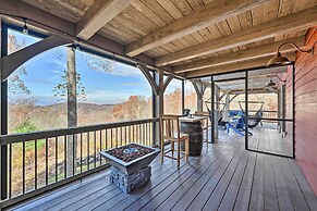 Gorgeous Franklin Getaway w/ Deck, Mountain Views!