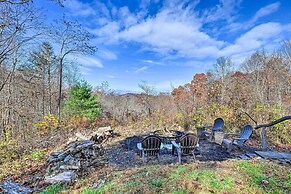 Gorgeous Franklin Getaway w/ Deck, Mountain Views!
