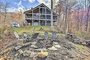 Gorgeous Franklin Getaway w/ Deck, Mountain Views!