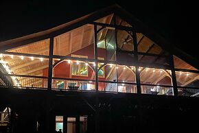 Gorgeous Franklin Getaway w/ Deck, Mountain Views!