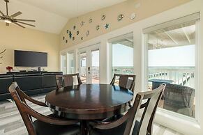 On Galveston Bay: Spacious Home w/ Pier & Grills!