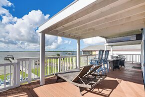 On Galveston Bay: Spacious Home w/ Pier & Grills!