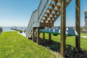 On Galveston Bay: Spacious Home w/ Pier & Grills!