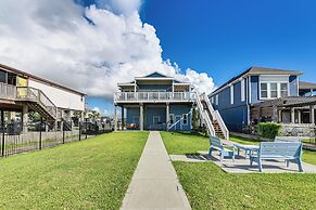 On Galveston Bay: Spacious Home w/ Pier & Grills!