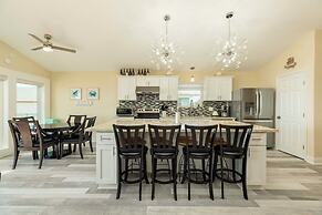 On Galveston Bay: Spacious Home w/ Pier & Grills!