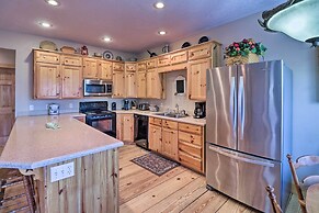 The Captains Quarters in Rogers w/ Covered Porch!