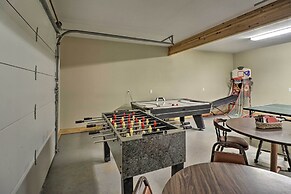 The Captains Quarters in Rogers w/ Covered Porch!