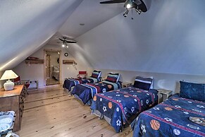 The Captains Quarters in Rogers w/ Covered Porch!