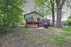 Cozy Union Pier House w/ Hot Tub, Deck & Backyard!