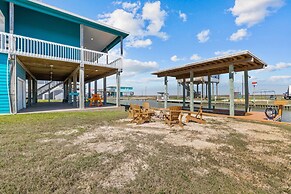 Waterfront Freeport Home w/ Boat Dock Access!
