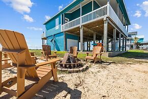 Waterfront Freeport Home w/ Boat Dock Access!