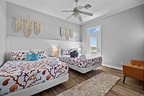 Waterfront Freeport Home w/ Boat Dock Access!