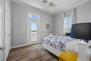 Waterfront Freeport Home w/ Boat Dock Access!