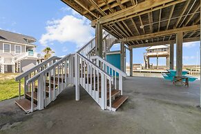 Waterfront Freeport Home w/ Boat Dock Access!