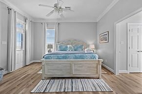 Waterfront Freeport Home w/ Boat Dock Access!