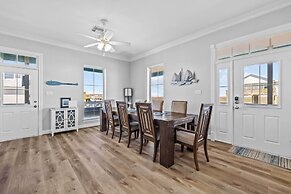 Waterfront Freeport Home w/ Boat Dock Access!