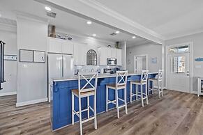 Waterfront Freeport Home w/ Boat Dock Access!