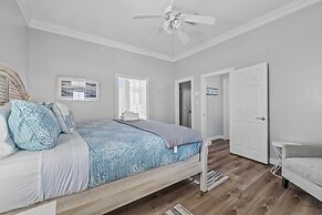 Waterfront Freeport Home w/ Boat Dock Access!