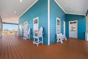 Waterfront Freeport Home w/ Boat Dock Access!