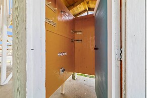 Waterfront Freeport Home w/ Boat Dock Access!