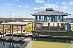 Waterfront Freeport Home w/ Boat Dock Access!