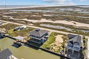 Waterfront Freeport Home w/ Boat Dock Access!