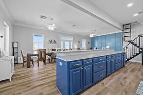 Waterfront Freeport Home w/ Boat Dock Access!