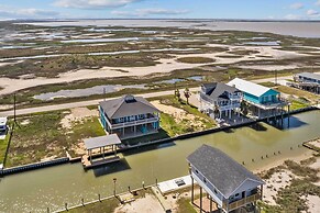 Waterfront Freeport Home w/ Boat Dock Access!