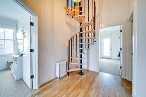 Carlton Landing Home w/ Poolside Lake View!