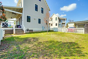 Carlton Landing Home w/ Poolside Lake View!