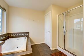 Spacious Kent Home Near Seatac Airport w/ Patio