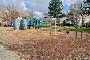 Spacious Kent Home Near Seatac Airport w/ Patio