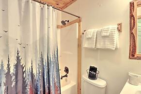 Murphy Family Cabin w/ Fire Pit & Forest Views!