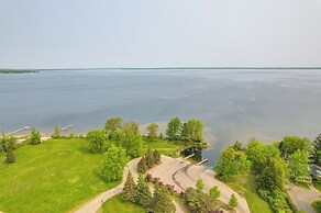 Cozy Houghton Lake Vacation Rental w/ Fireplace!