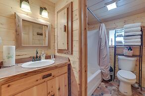 Cozy Houghton Lake Vacation Rental w/ Fireplace!